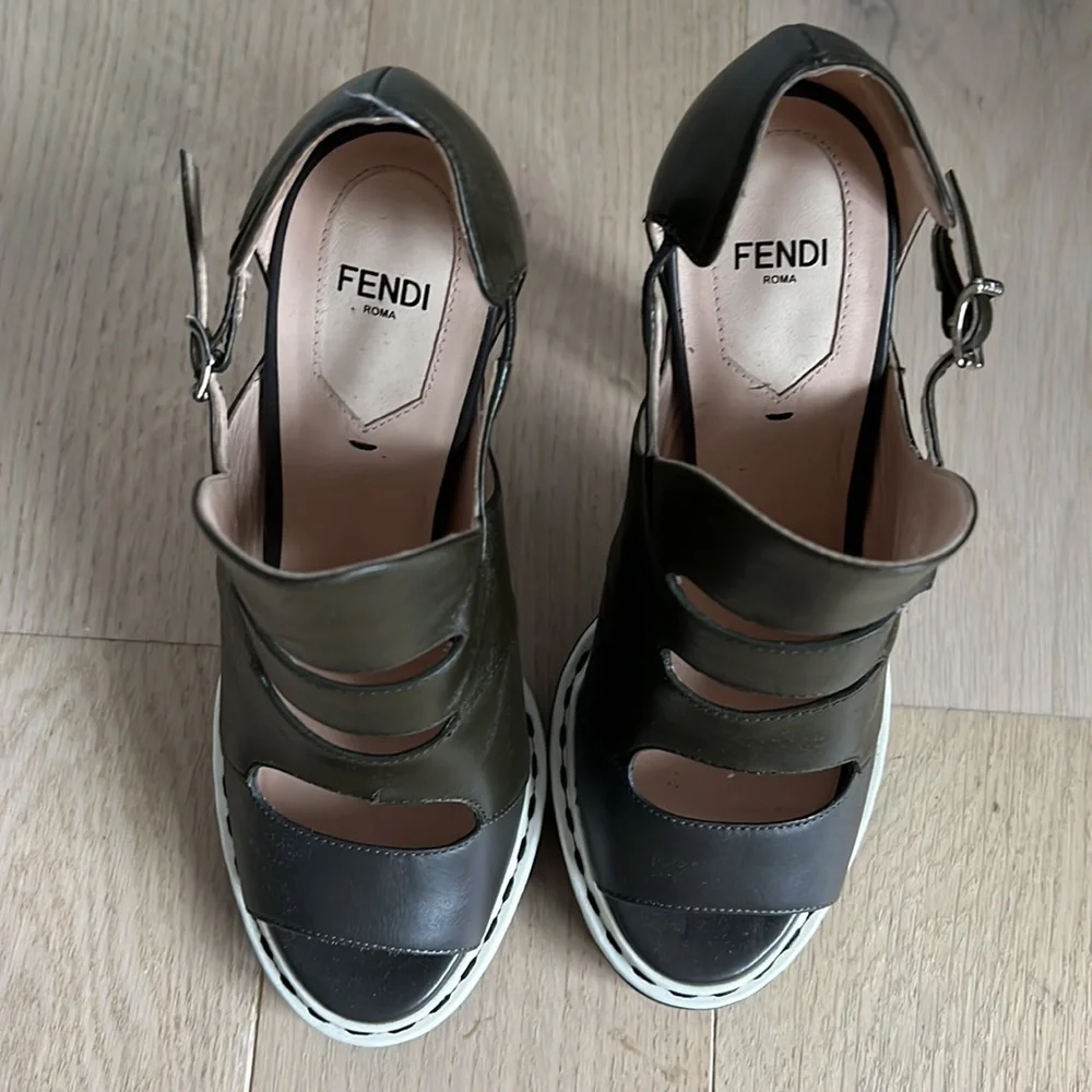 FENDI authentic shoes - size 8 - Picture 3 of 4